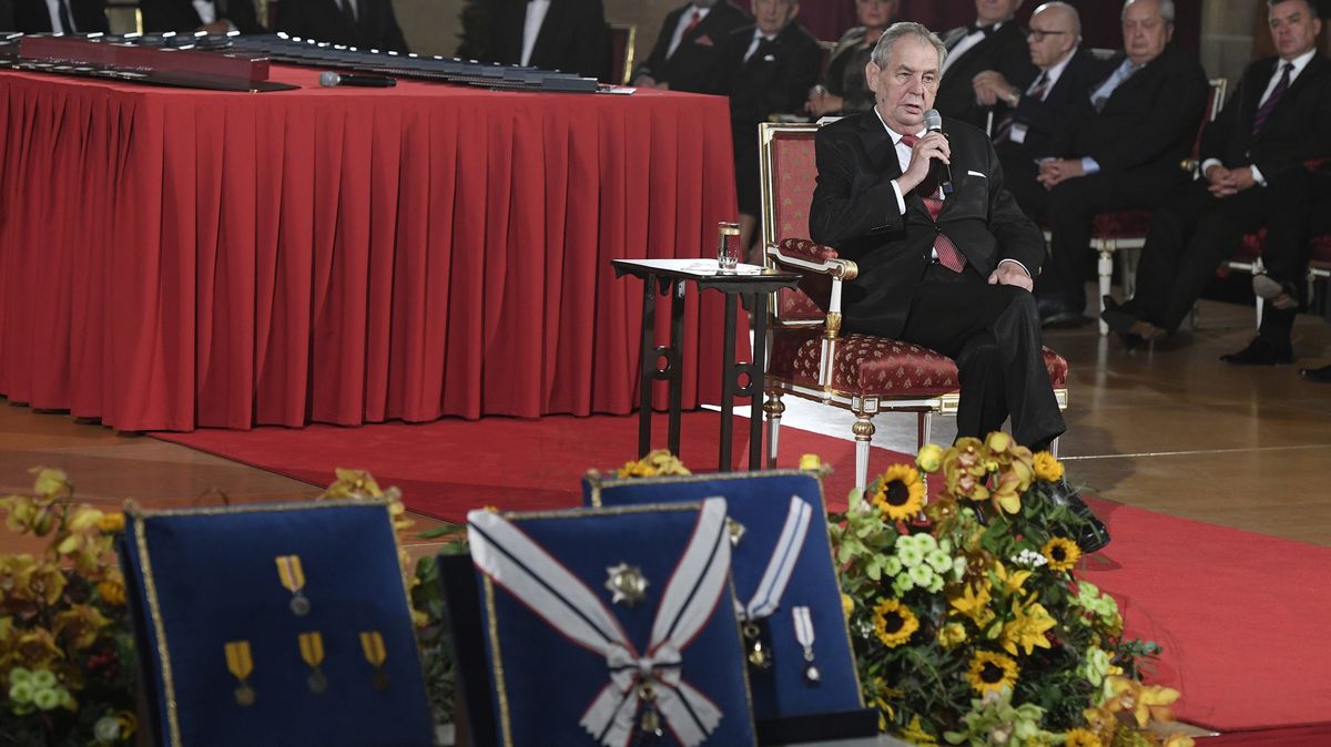 Přehledně: Těchto 29 osobností vyznamená v lednu prezident Zeman